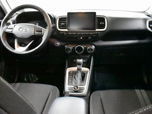 Used 2024 Hyundai Venue SEL image 18