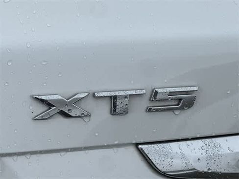Used 2018 Cadillac XT5 Luxury w/ Driver Awareness Package image 21