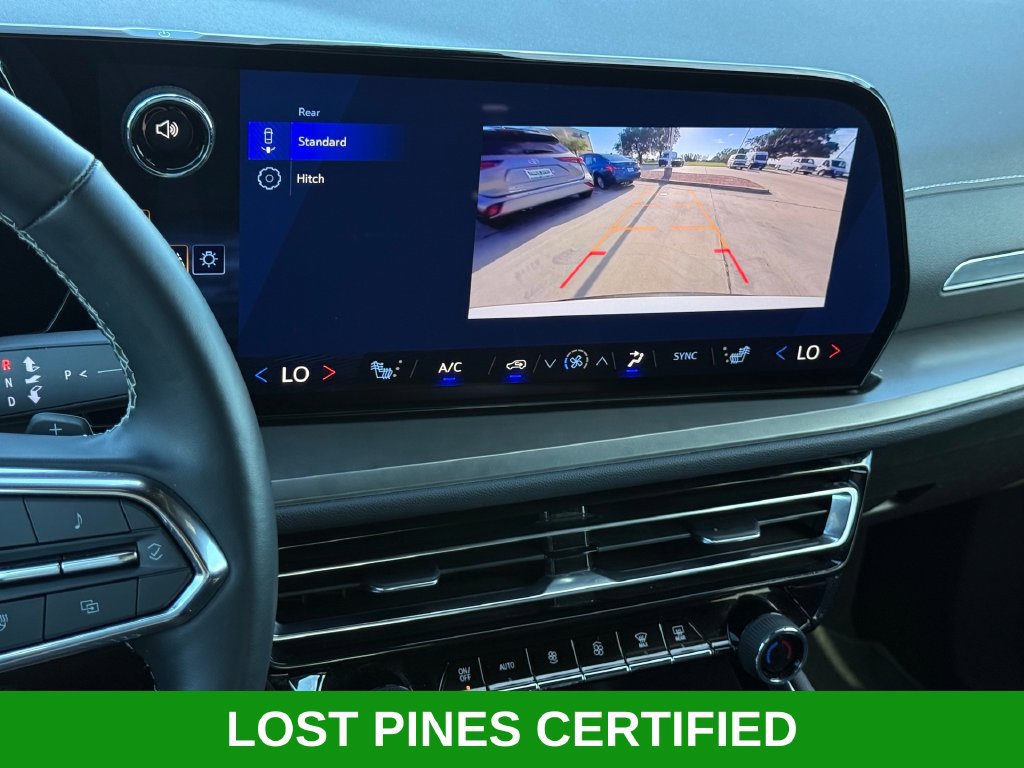 Used 2025 Chevrolet Traverse LT FWD image 15