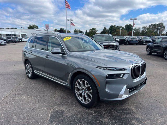 Used 2024 BMW X7 xDrive40i w/ Premium Package AWD/4WD image 3