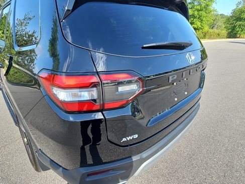 Used 2025 Honda Pilot Elite image 34