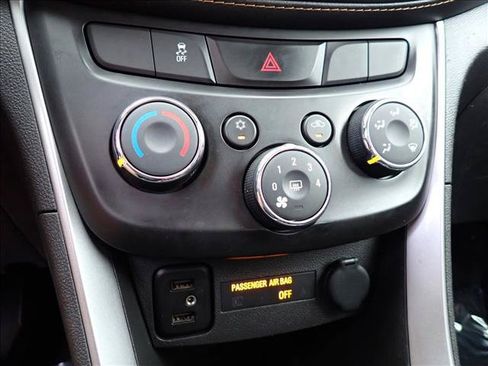 Used 2022 Chevrolet Trax LT w/ Driver Confidence Package AWD/4WD image 17