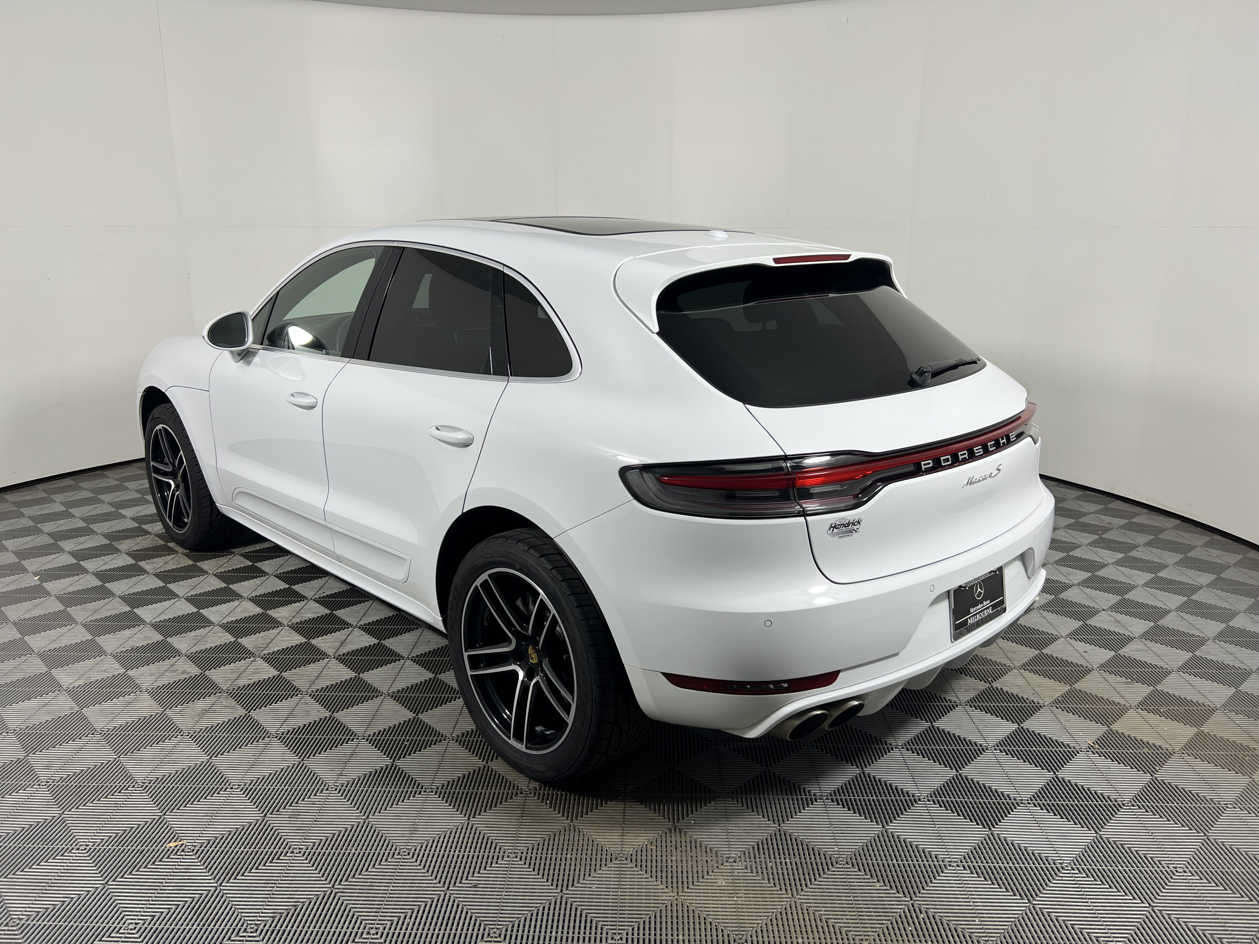 Used 2019 Porsche Macan S AWD/4WD image 3