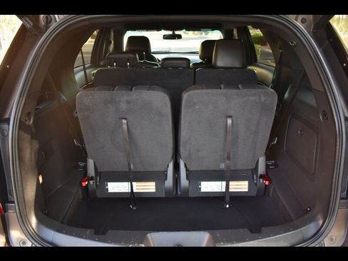 Used 2015 Ford Explorer XLT w/ Equipment Group 202A FWD image 24
