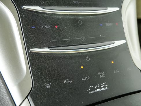 Used 2013 Lincoln MKZ FWD image 21