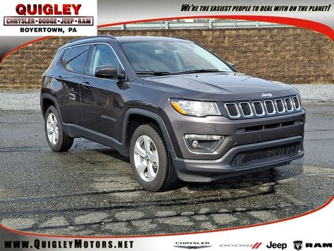 Used 2020 Jeep Compass Latitude w/ Cold Weather Group AWD/4WD image 1