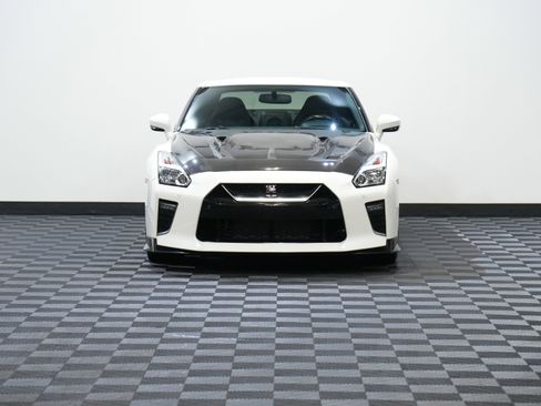 Used 2021 Nissan GT-R Premium image 4
