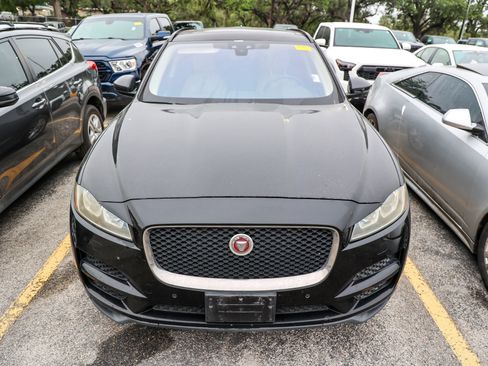 Used 2019 Jaguar F-PACE Prestige AWD/4WD image 5
