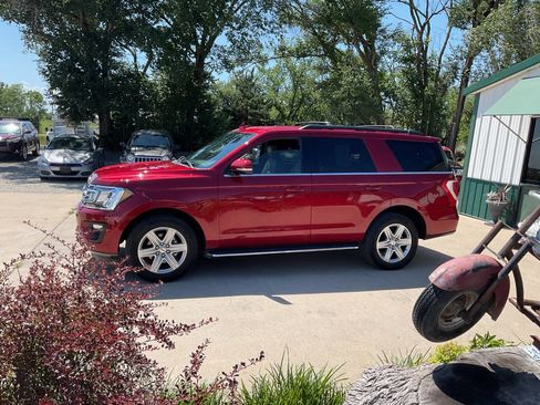 Used 2019 Ford Expedition XLT w/ Equipment Group 202A image 6