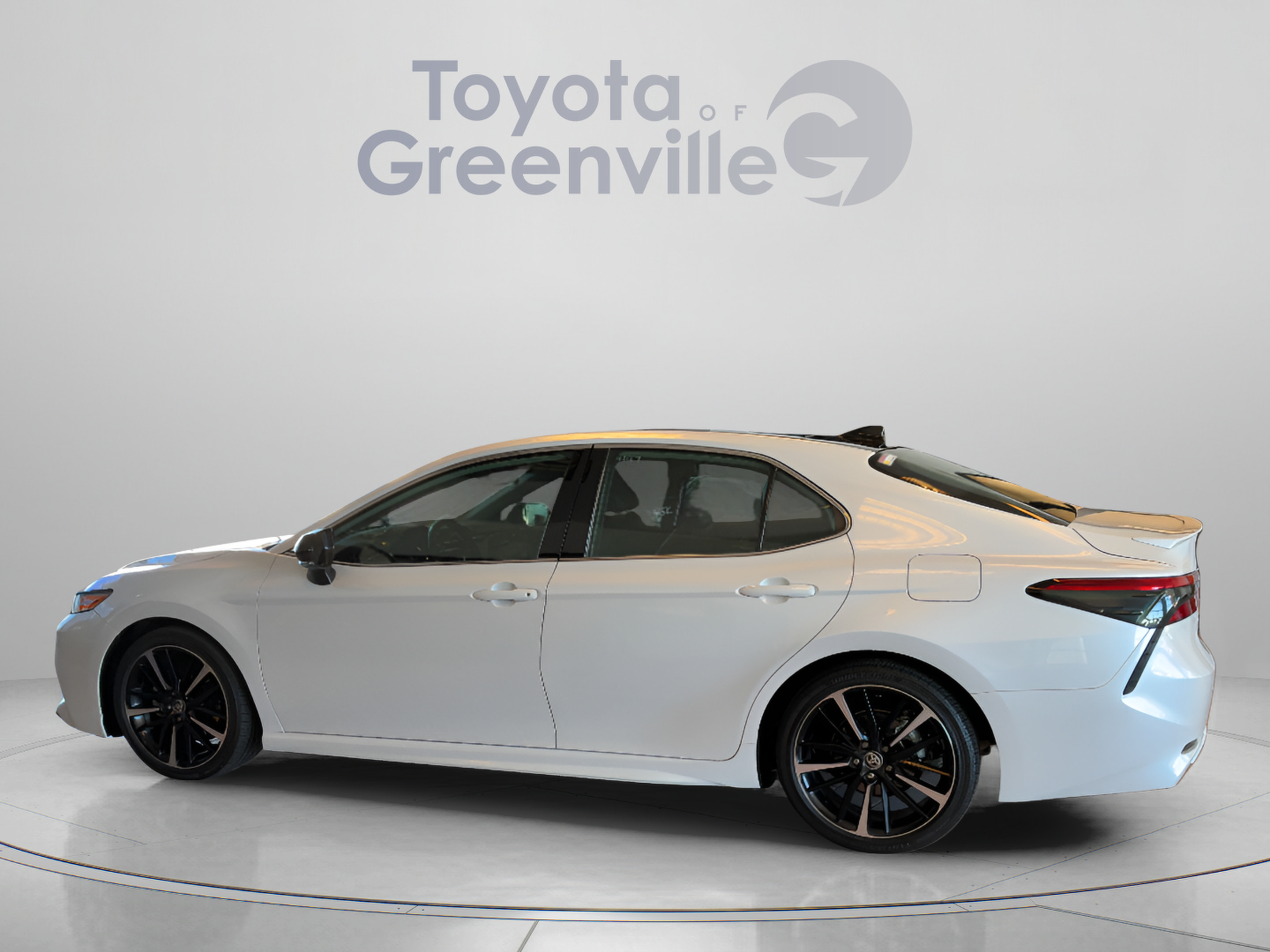 Used 2020 Toyota Camry XSE FWD image 2