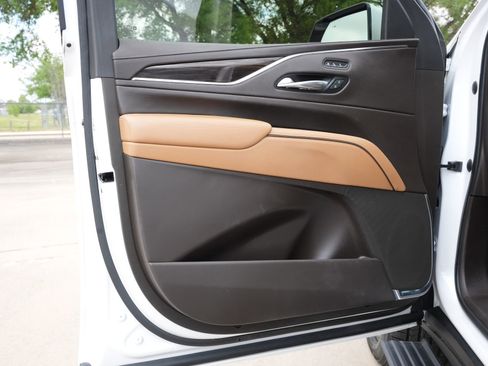 Certified 2022 Cadillac Escalade ESV Sport w/ Touring Package image 19