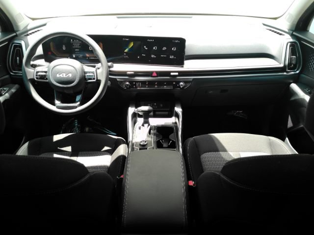 Used 2025 Kia Sorento LX FWD image 3