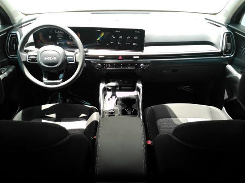 Used 2025 Kia Sorento LX FWD image 3