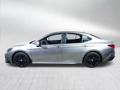 Used 2025 Toyota Camry SE FWD image 4