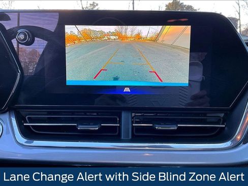 Certified 2025 Chevrolet Trax LT w/ Driver Confidence Package image 13