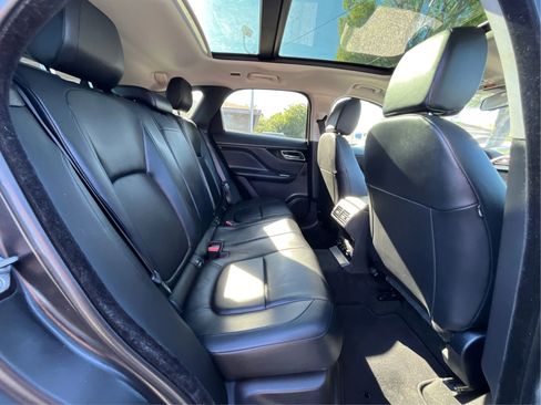 Used 2018 Jaguar F-PACE Premium image 24