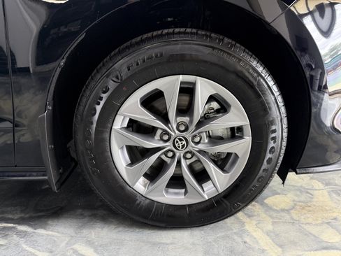 Used 2026 Toyota Sienna XLE FWD image 33
