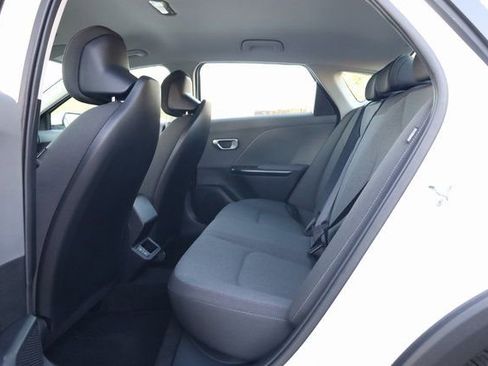 New 2025 Kia K4 LXS image 25