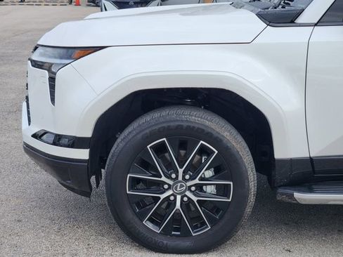 Used 2025 Lexus GX 550 AWD/4WD image 5