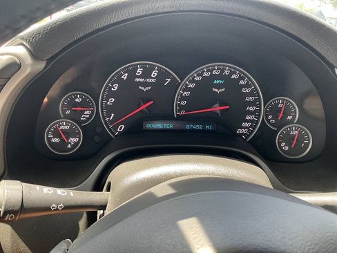 Used 2005 Chevrolet Corvette Convertible w/ Preferred Equipment Group RWD image 10