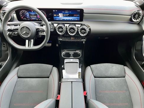 Used 2025 Mercedes-Benz CLA 250 4MATIC image 2