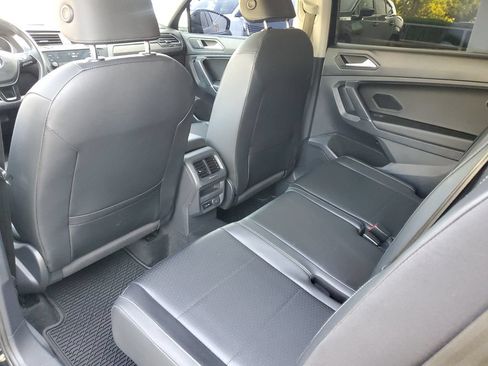 Used 2020 Volkswagen Tiguan SE FWD image 12
