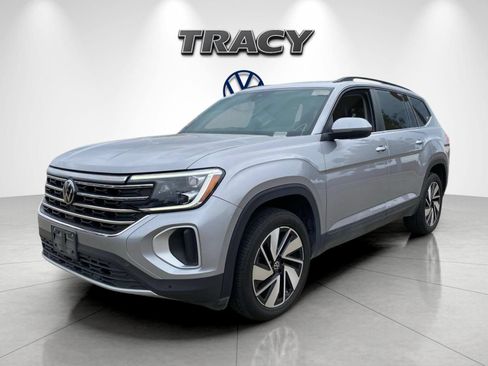 Used 2025 Volkswagen Atlas SE AWD/4WD image 2