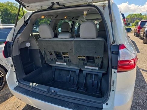Used 2017 Toyota Sienna XLE AWD/4WD image 6