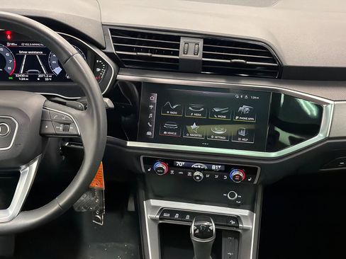 Used 2025 Audi Q3 2.0T Premium image 19