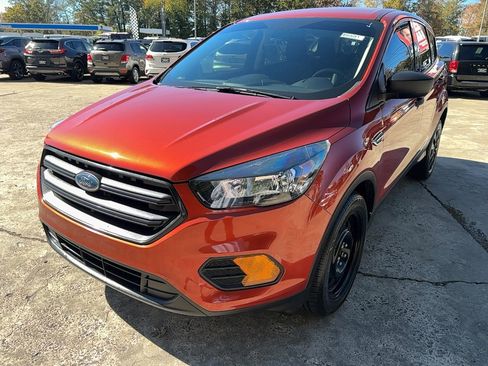 Used 2019 Ford Escape S image 2