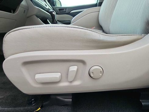 Used 2017 Toyota Highlander Plus image 22