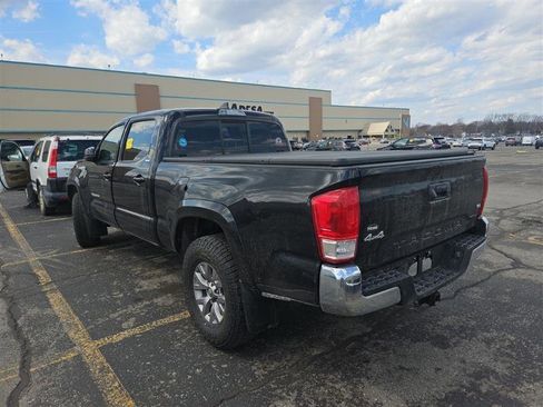 Used 2017 Toyota Tacoma SR5 w/ Tow Package AWD/4WD image 4