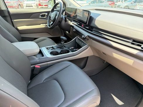 New 2026 Kia Carnival EX FWD image 21