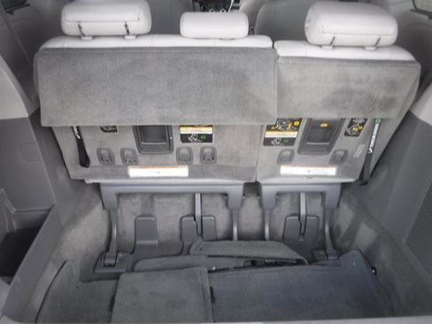 Used 2017 Toyota Sienna XLE AWD/4WD image 28
