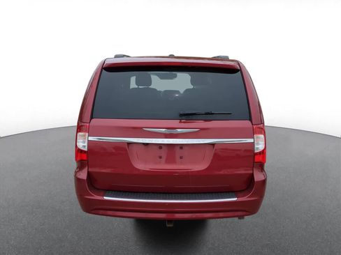 Used 2013 Chrysler Town & Country Touring-L FWD image 7