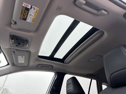 Used 2024 Toyota Corolla Cross XLE image 24