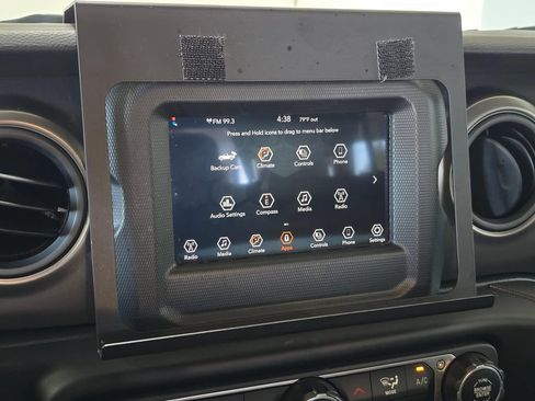 Used 2023 Jeep Gladiator Sport AWD/4WD image 13