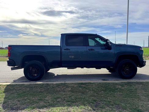 Used 2024 Chevrolet Silverado 2500 ZR2 w/ Technology Package image 7