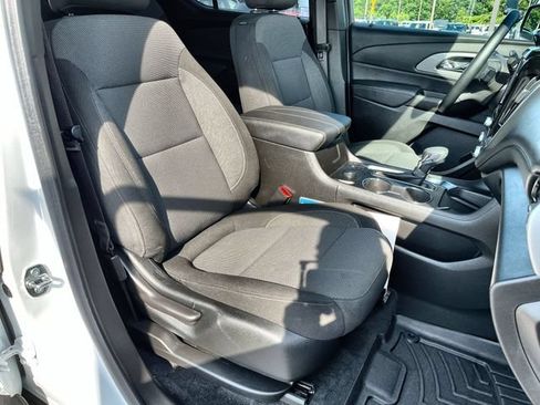 Used 2023 Chevrolet Traverse LT AWD/4WD image 26