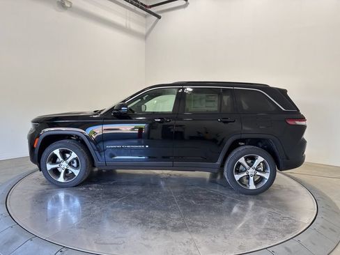 Used 2026 Jeep Grand Cherokee Limited w/ Luxury Tech Group II AWD/4WD image 4