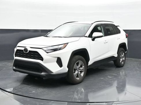 Used 2024 Toyota RAV4 XLE FWD image 5