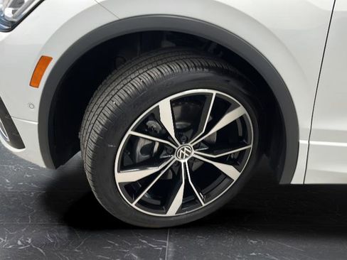 Used 2024 Volkswagen Tiguan SEL R-Line AWD/4WD image 37