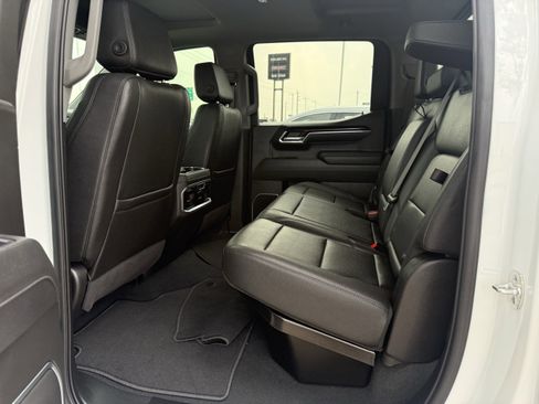 Used 2026 GMC Sierra 1500 SLT image 31