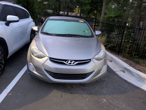 Used 2013 Hyundai Elantra GLS w/ Preferred Pkg image 2