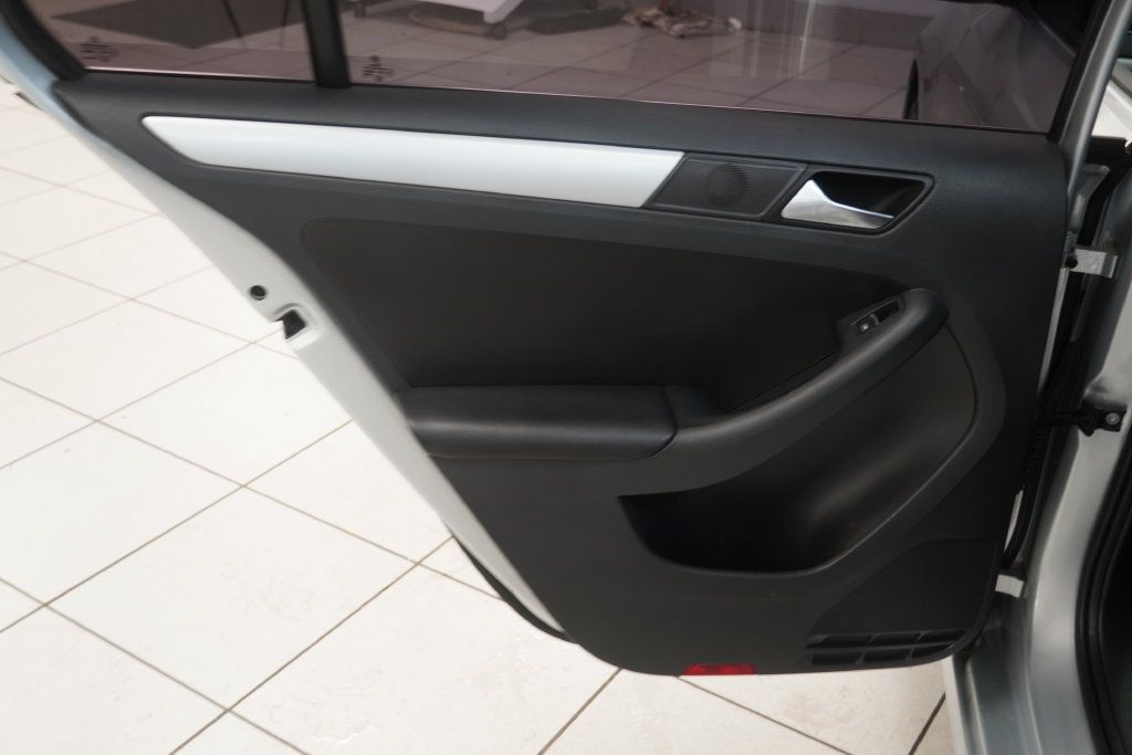 Used 2013 Volkswagen Jetta SE FWD image 20