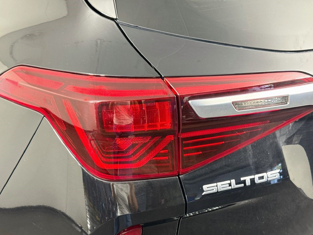 Used 2022 Kia Seltos SX w/ Sunroof Package AWD/4WD image 35