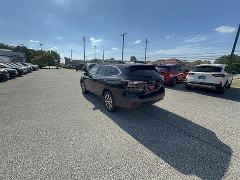 Used 2022 Subaru Outback Premium AWD/4WD image 3