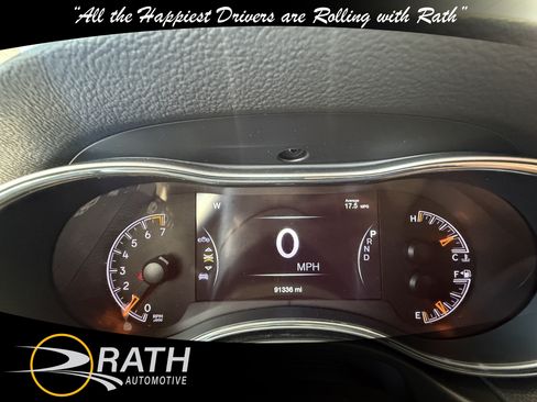 Used 2021 Jeep Grand Cherokee Laredo AWD/4WD image 17