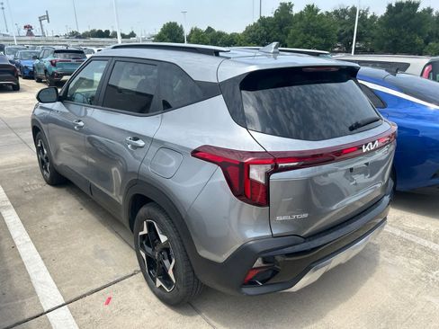 Certified 2025 Kia Seltos S FWD image 2