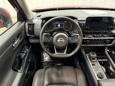 Used 2025 Nissan Pathfinder SL w/ SL Premium Package image 15